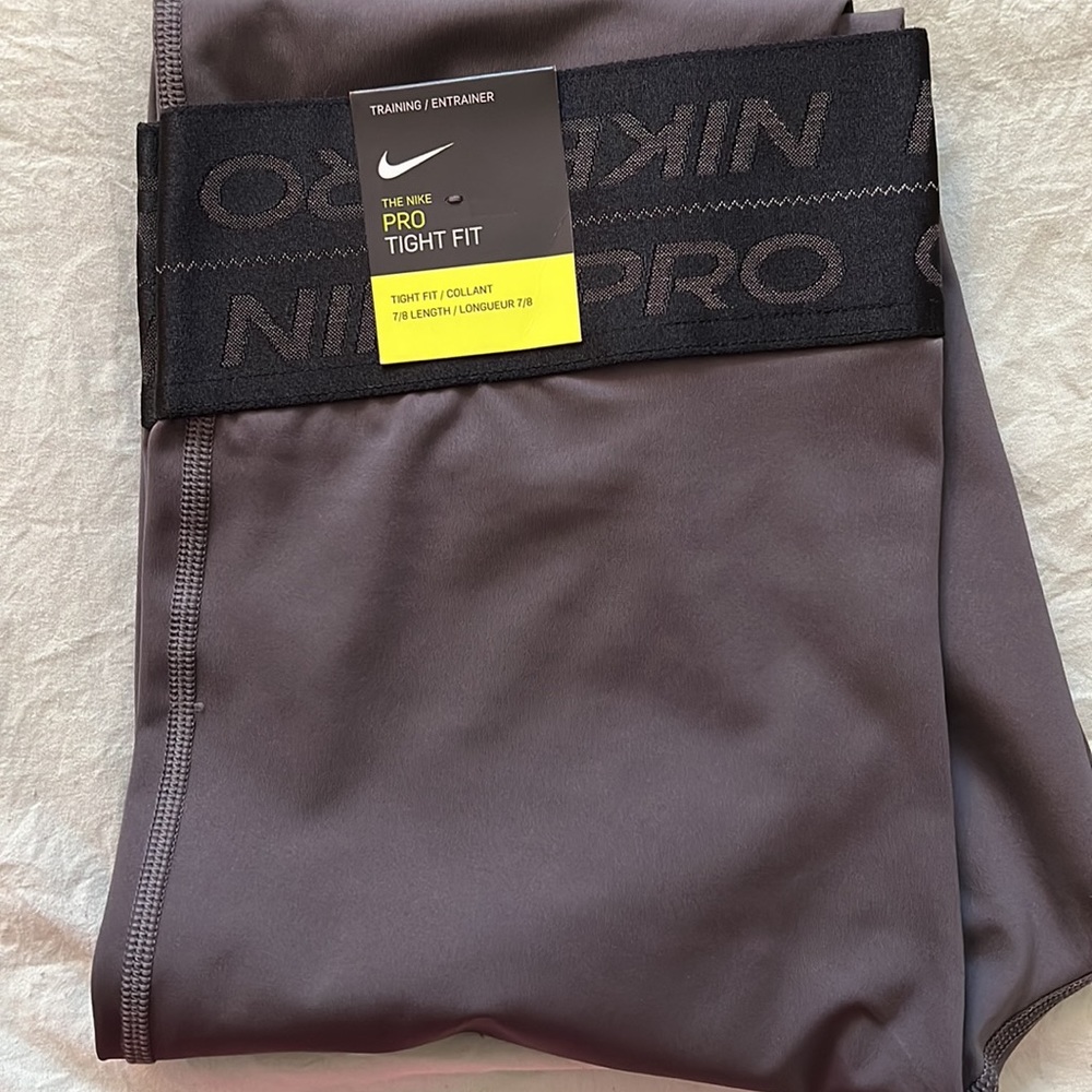 ❄️SOLD❄️Women’s Nike Pro DryFit leggings Sz: L Color: Grey/Black